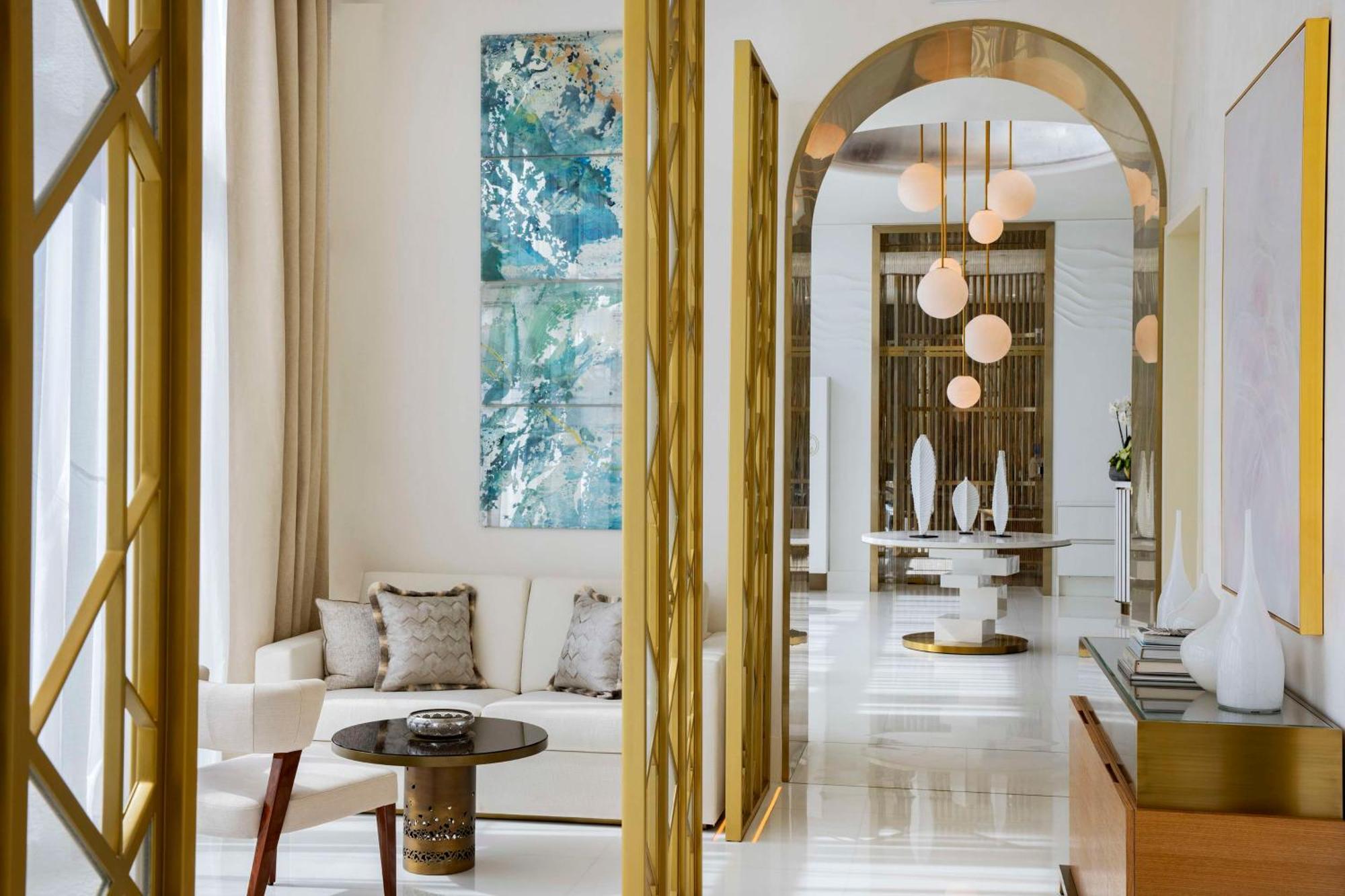 Waldorf Astoria Doha Lusail Ngoại thất bức ảnh The interior of a suite at the hotel
