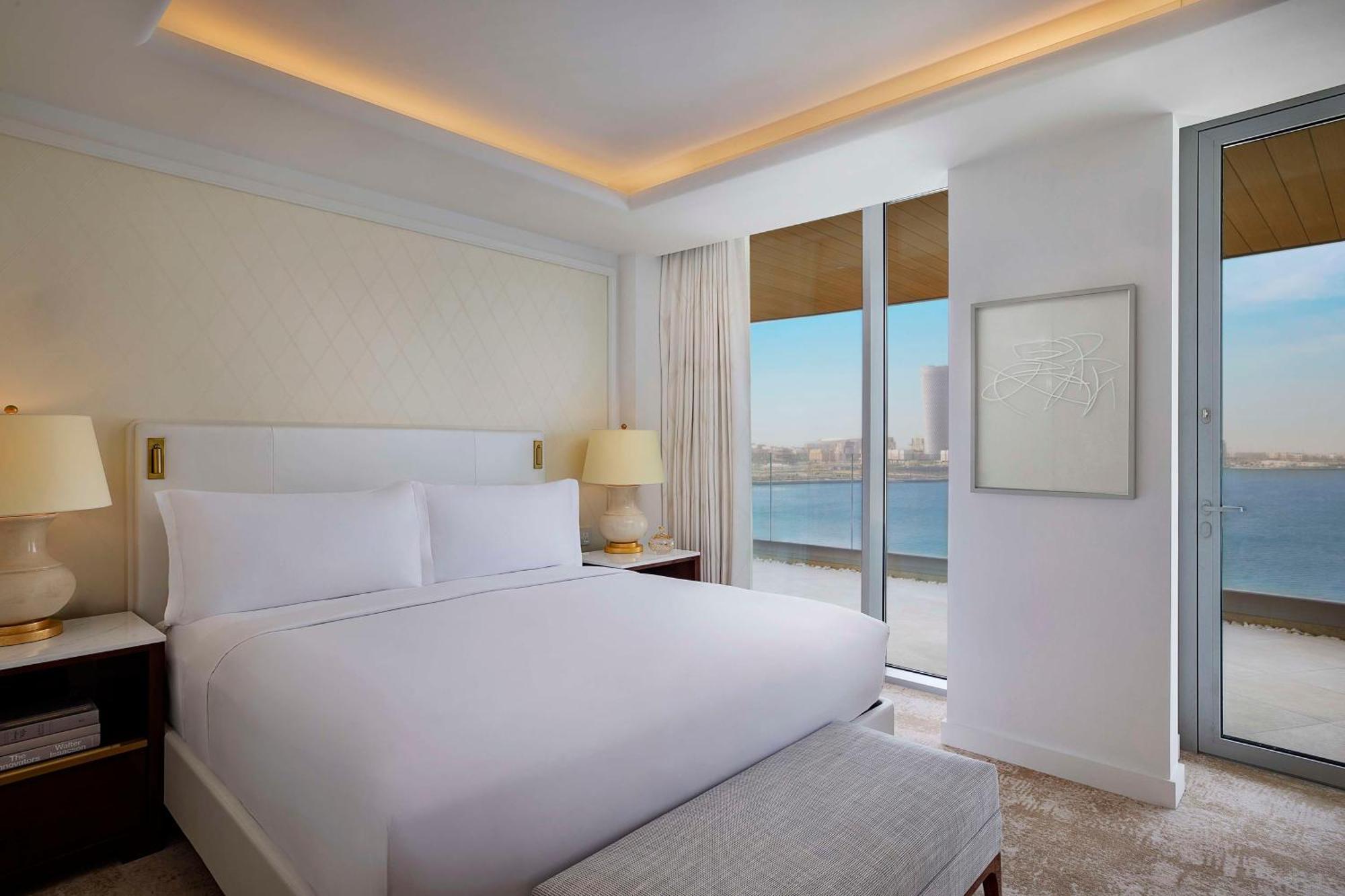Waldorf Astoria Doha Lusail Ngoại thất bức ảnh A bedroom at the hotel