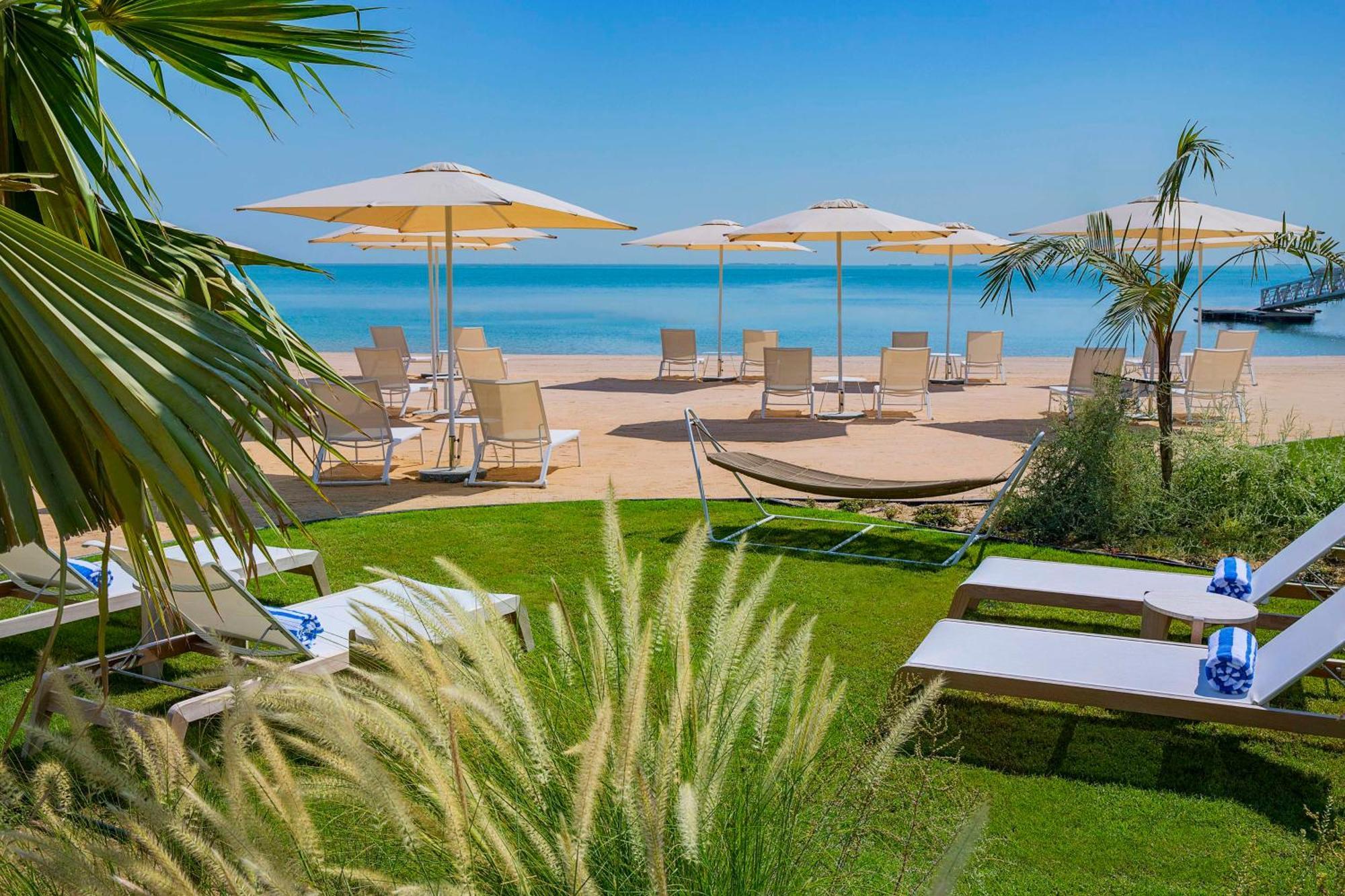 Waldorf Astoria Doha Lusail Ngoại thất bức ảnh Beach at the Four Seasons Resort