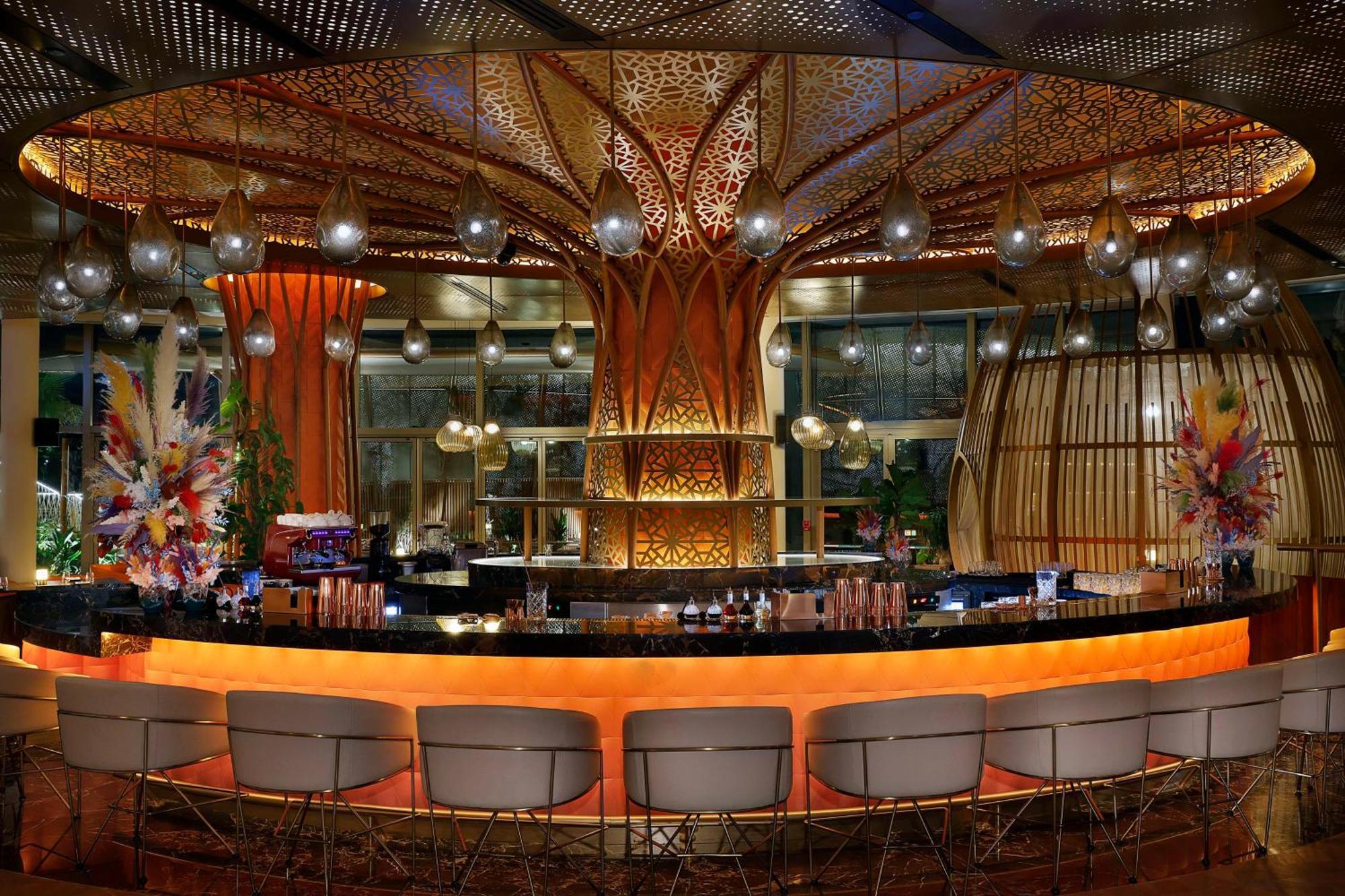 Waldorf Astoria Doha Lusail Ngoại thất bức ảnh The bar at the lobby