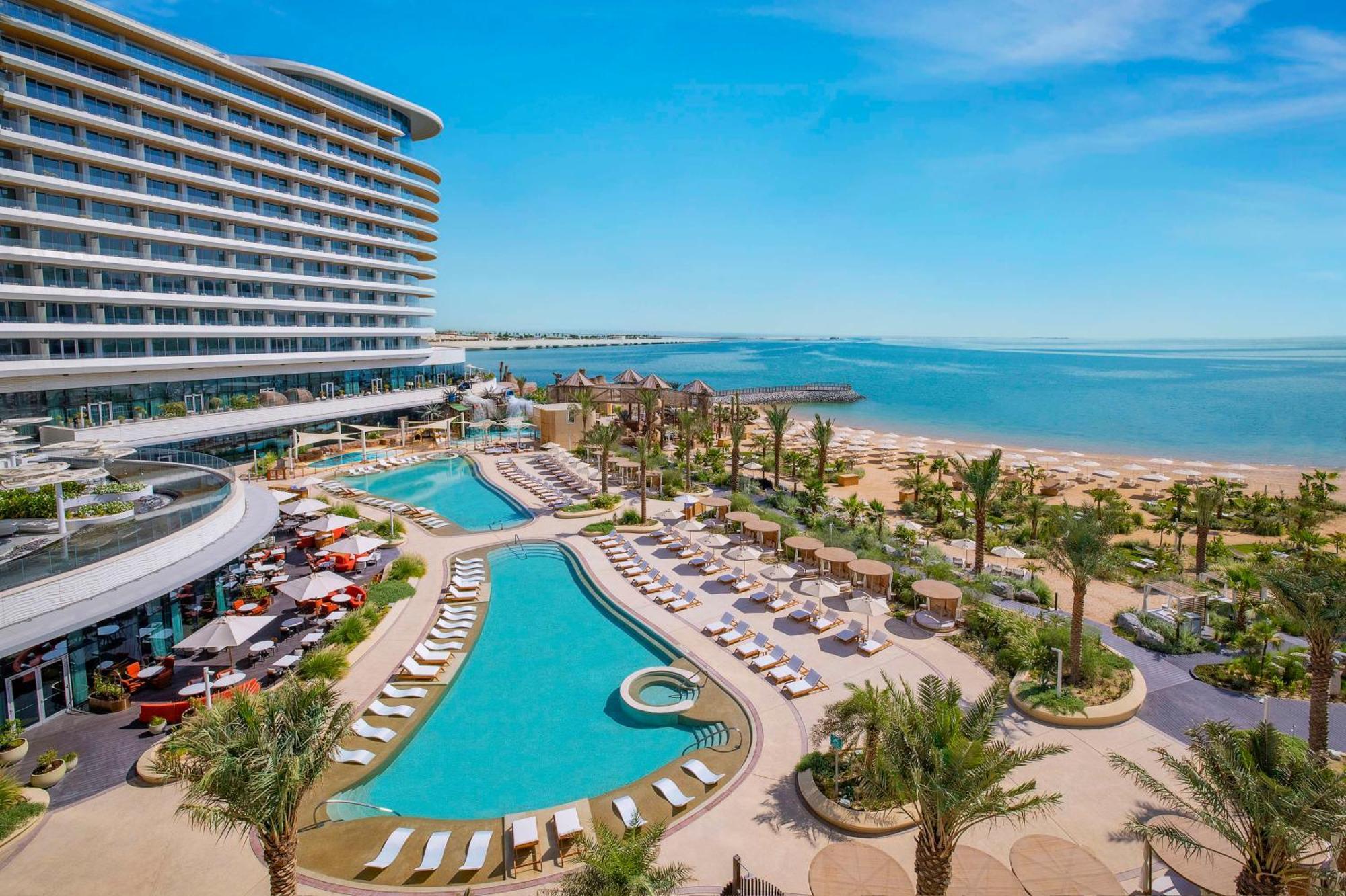 Waldorf Astoria Doha Lusail Ngoại thất bức ảnh The hotel's pool